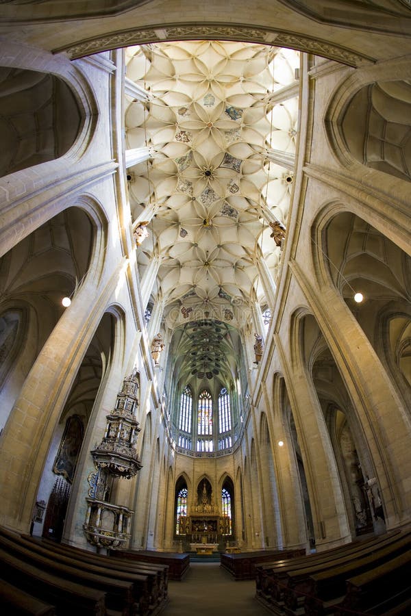 Interior de la catedral imágenes de archivo libres de regalías Interior de la catedral imágenes de archivo libres de regalías