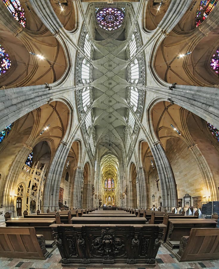 Interior de la catedral del St Vitus en Praga, República Checa fotos de archivo libres de regalías Interior de la catedral del St Vitus en Praga, República Checa fotos de archivo libres de regalías