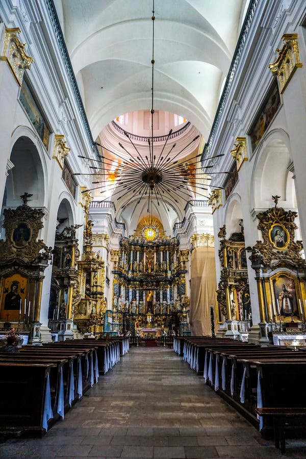 Interior de la catedral de la jesuita de Grodno foto de archivo Interior de la catedral de la jesuita de Grodno foto de archivo