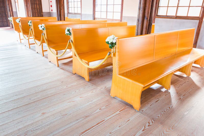 Interior De La Iglesia Con Los Bancos De Madera Vacíos Imagen de archivo - Imagen de caoba, dios: 67832509 Interior De La Iglesia Con Los Bancos De Madera Vacíos Imagen de archivo - Imagen de caoba, dios: 67832509