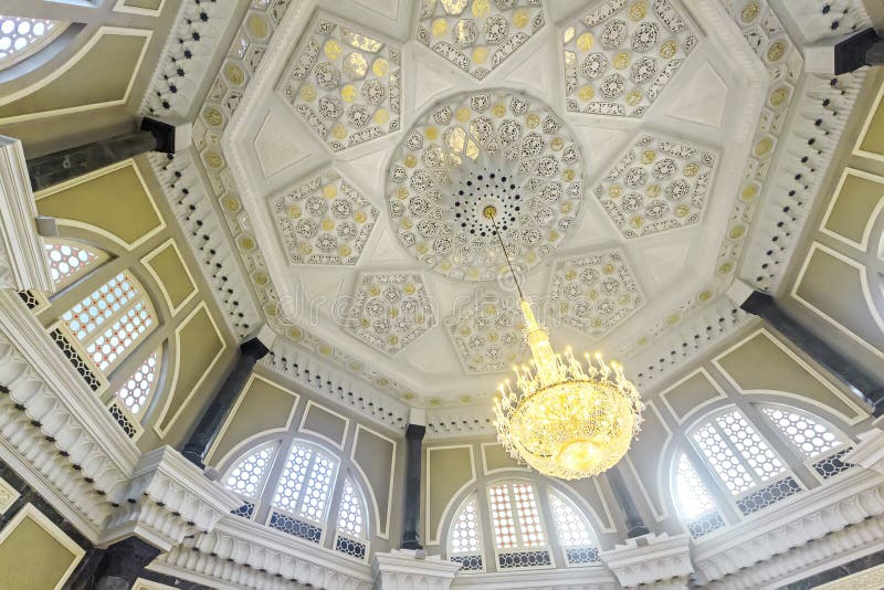 Interior de la mezquita de Ubudiah en Kuala Kangsar, Perak, Malasia fotografía de archivo libre de regalías Interior de la mezquita de Ubudiah en Kuala Kangsar, Perak, Malasia fotografía de archivo libre de regalías