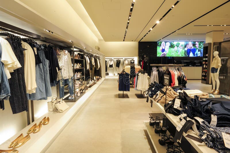esposas De Dios terrorismo Interior De La Tienda De La Ropa De La Moda De Zara Fotografía editorial - Imagen de estructura, juego: 62387562 esposas De Dios terrorismo Interior De La Tienda De La Ropa De La Moda De Zara Fotografía editorial - Imagen de estructura, juego: 62387562