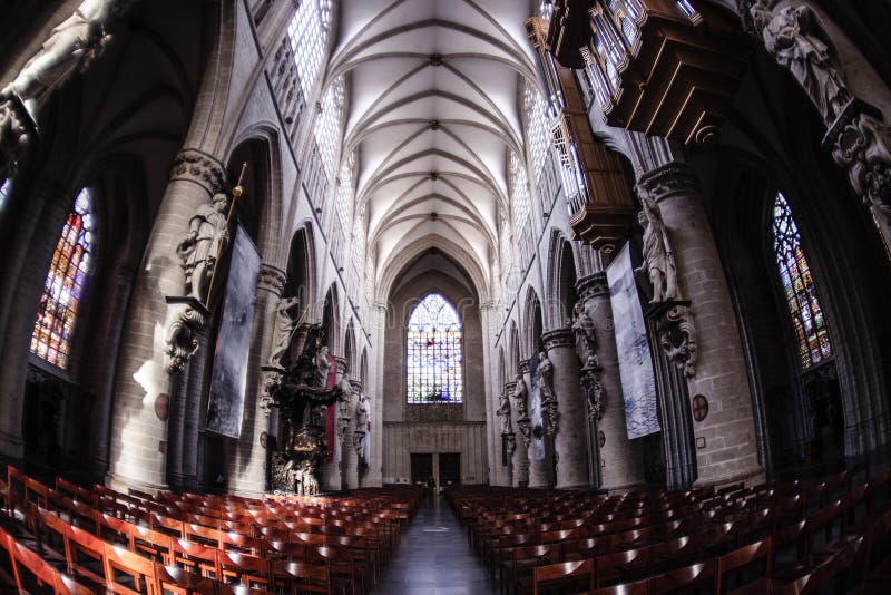 Interior de San Miguel y de la catedral del St Gudula fotos de archivo Interior de San Miguel y de la catedral del St Gudula fotos de archivo