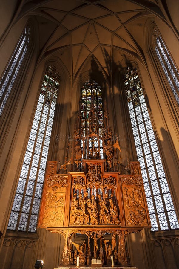 Interior de St James Church no der Tauber de Rothenburg Ob, de madeira atrás do altar a imagem ‘do sangue santamente ‘ Baviera, imagens de stock royalty free Interior de St James Church no der Tauber de Rothenburg Ob, de madeira atrás do altar a imagem ‘do sangue santamente ‘ Baviera, imagens de stock royalty free
