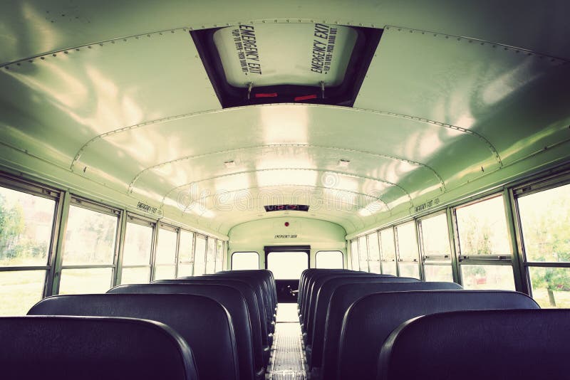 Interior De Un Autobús Escolar Viejo Imagen de archivo - Imagen de