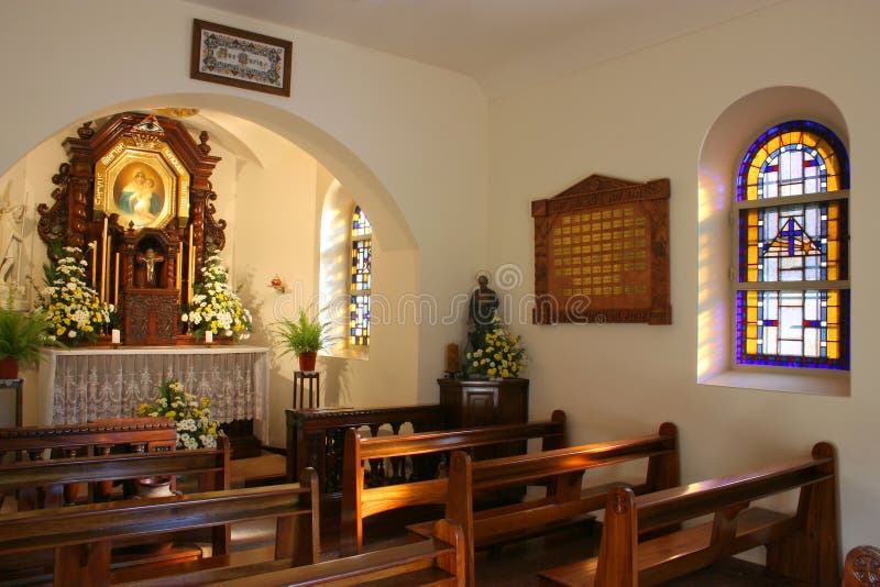 Interior De Una Pequeña Iglesia Fotografía editorial - Imagen de altar, calma: 982837 Interior De Una Pequeña Iglesia Fotografía editorial - Imagen de altar, calma: 982837