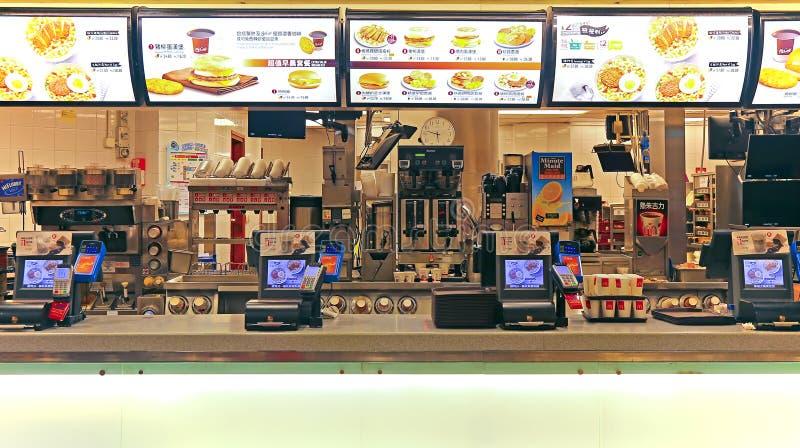 Interior del restaurante de Mcdonald, Hong-Kong fotos de archivo libres de regalías Interior del restaurante de Mcdonald, Hong-Kong fotos de archivo libres de regalías