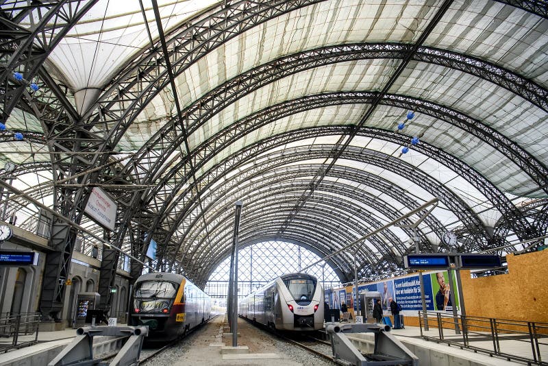 Op risico Gevoel Componist Interior of Dresden Central Train Station Editorial Stock Image - Image of  road, journey: 113389194