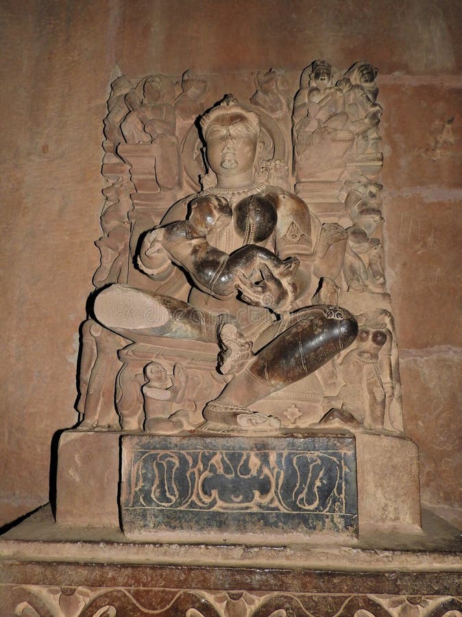 Interior, en las paredes de los antiguos templos Kama Sutra en la India kajuraho Patrimonio de la Humanidad de la UNESCO El punto fotografía de archivo Interior, en las paredes de los antiguos templos Kama Sutra en la India kajuraho Patrimonio de la Humanidad de la UNESCO El punto fotografía de archivo