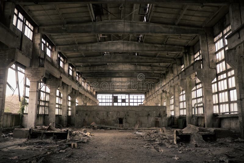 Interior industrial abandonado