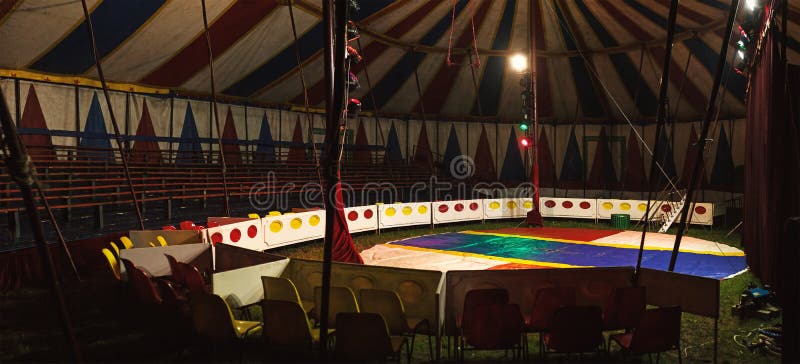 Interior pequeno do circo imagem de stock Interior pequeno do circo imagem de stock
