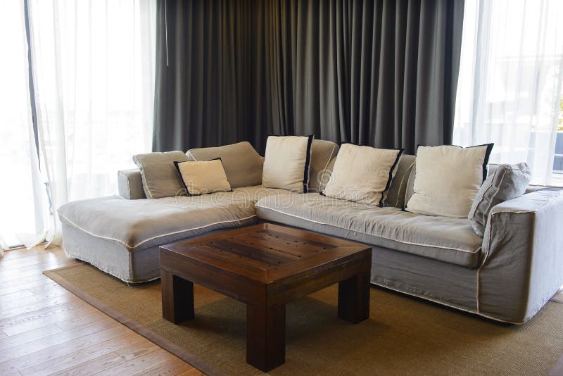 Mansión De Lujo Contemporánea Foto de archivo - Imagen de silla