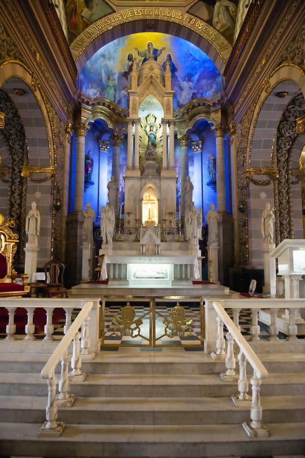 Interiore della cattedrale fotografia stock libera da diritti Interiore della cattedrale fotografia stock libera da diritti