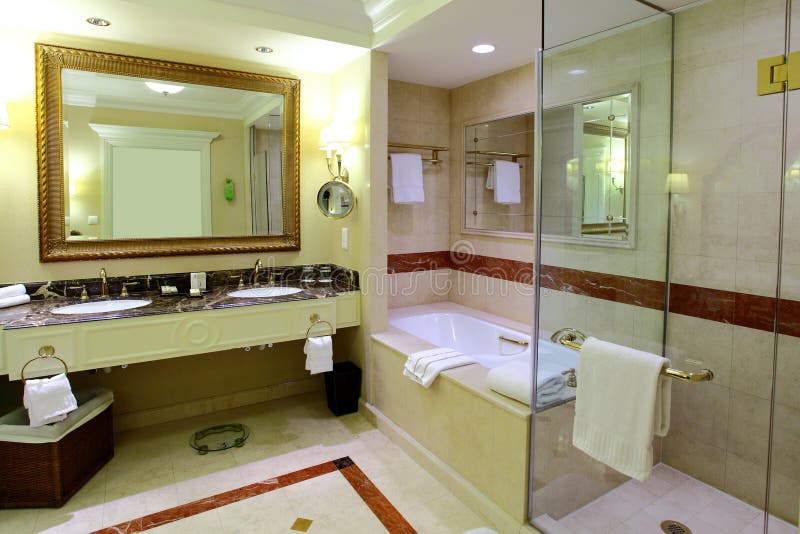 INTERIORE DELLA STANZA DA BAGNO immagine stock libera da diritti INTERIORE DELLA STANZA DA BAGNO immagine stock libera da diritti