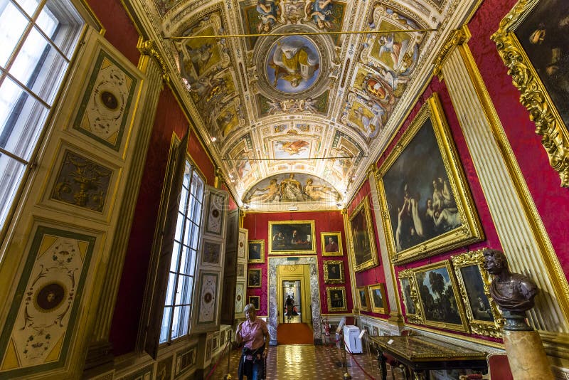 https://thumbs.dreamstime.com/b/interiores-de-palazzo-pitti-florencia-italia-61875914.jpg