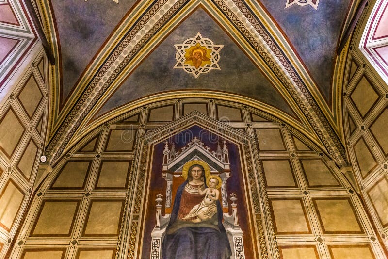 Interiores y detalles del Bargello, Florencia, Italia