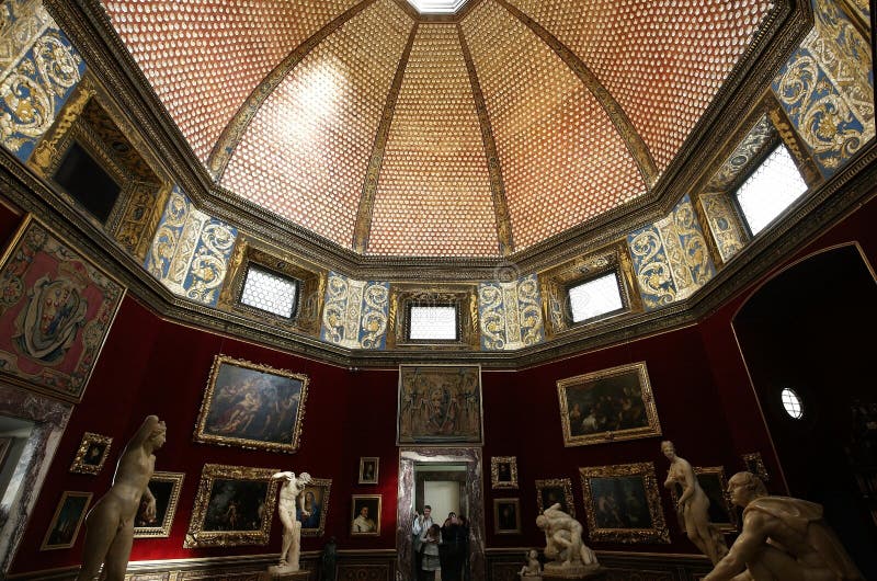 Interiores y detalles del Uffizi, Florencia, Italia