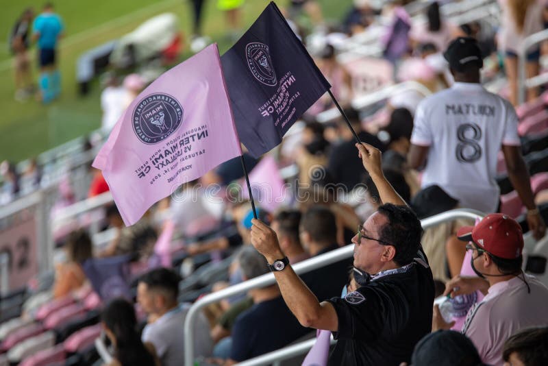 Jogo De Futebol Entre Inter Miami Cf E La Galáxia No Estádio Cor-de-rosa Do  Tambor. Vista De Estádio. Imagem de Stock Editorial - Imagem de copo,  vermelho: 216742164