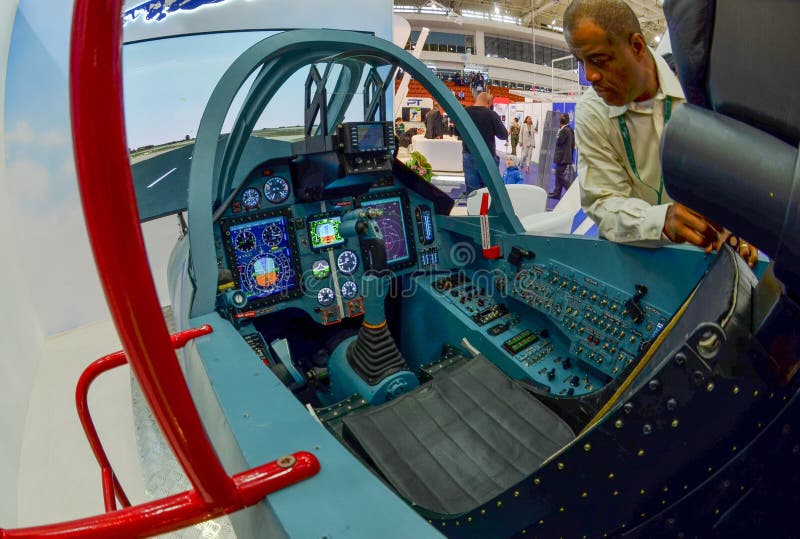 Internationale Ausstellung MILEX von Waffen und von militärischer Ausrüstung: Das Cockpit des modernisierten Su-25