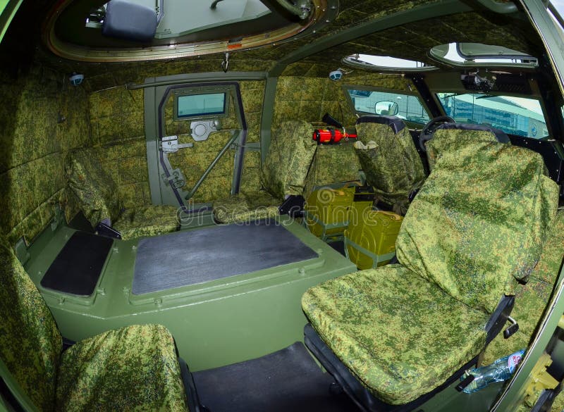 Internationale Ausstellung MILEX von Waffen und von militärischer Ausrüstung: Das gepanzerte Fahrzeug des Kaimans 4x4