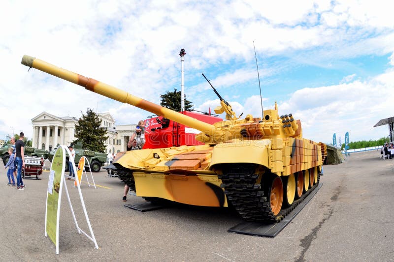 Internationale Ausstellung MILEX von Waffen und von militärischer Ausrüstung: Modernisierter Behälter T-72BM1