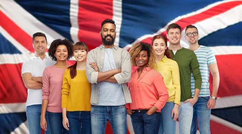 Internationale groep mensen over Britse vlag royalty-vrije stock afbeelding Internationale groep mensen over Britse vlag royalty-vrije stock afbeelding