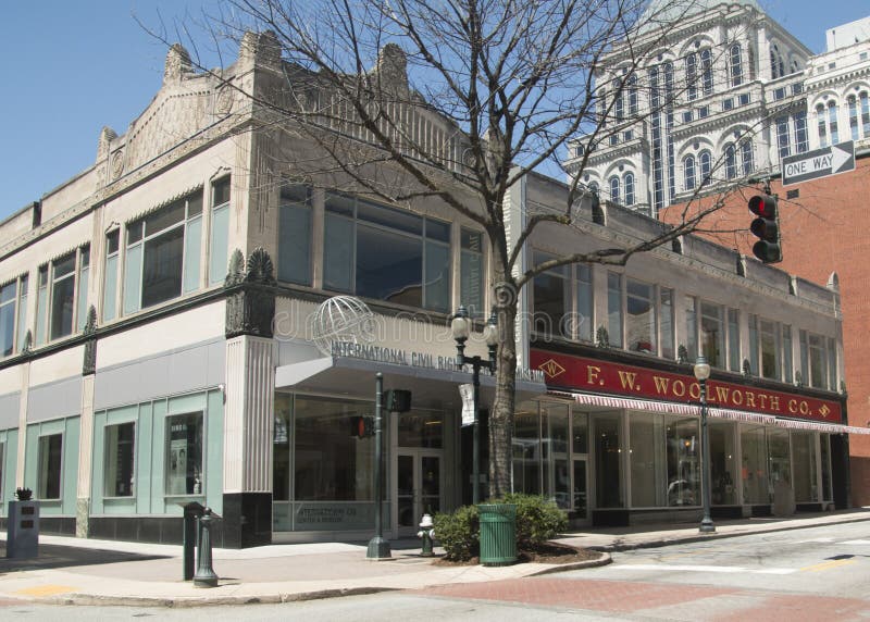 Internationellt medborgerlig rättighetmitt och museum i Greensboro, North Carolina royaltyfria bilder Internationellt medborgerlig rättighetmitt och museum i Greensboro, North Carolina royaltyfria bilder