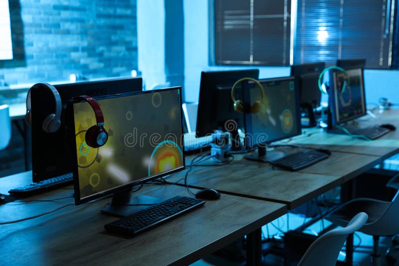 Computer cafe near me