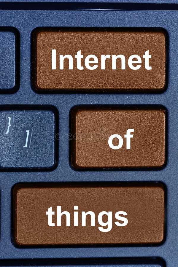 Internet de las palabras de cosas en el botón del teclado fotografía de archivo libre de regalías Internet de las palabras de cosas en el botón del teclado fotografía de archivo libre de regalías