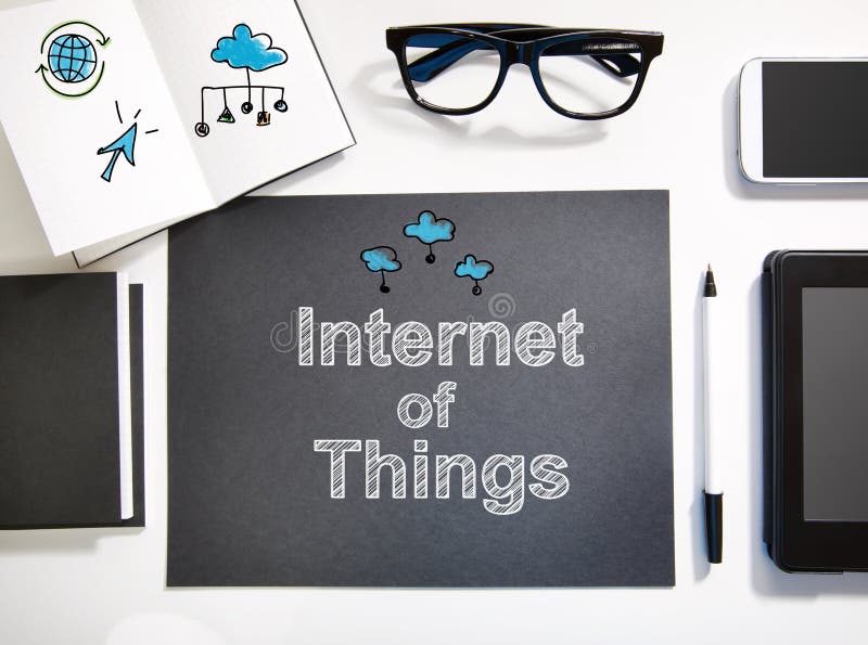 Internet del concepto de las cosas con el puesto de trabajo blanco y negro stock de ilustración Internet del concepto de las cosas con el puesto de trabajo blanco y negro stock de ilustración