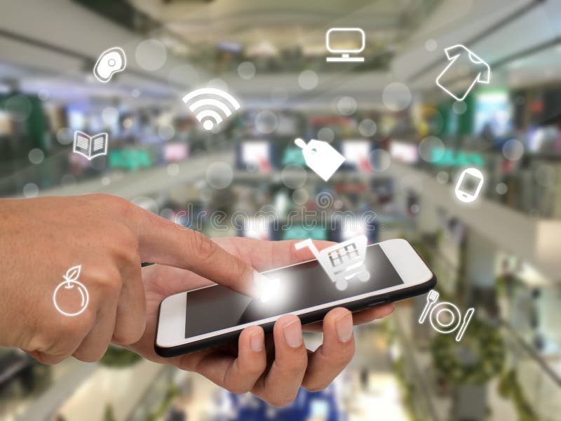 Internet delle cose che commercializzano i concetti, l'applicazione di uso del cliente per cercare, comprare, paga il prodotto ne immagine stock Internet delle cose che commercializzano i concetti, l'applicazione di uso del cliente per cercare, comprare, paga il prodotto ne immagine stock
