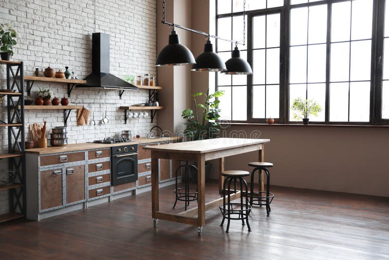 Interni di cucina straordinari con mobili eleganti fotografia stock libera da diritti