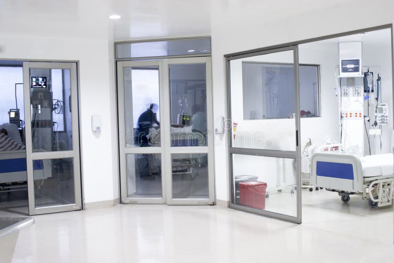 Interno del corridoio dentro un ospedale moderno fotografia stock libera da diritti Interno del corridoio dentro un ospedale moderno fotografia stock libera da diritti