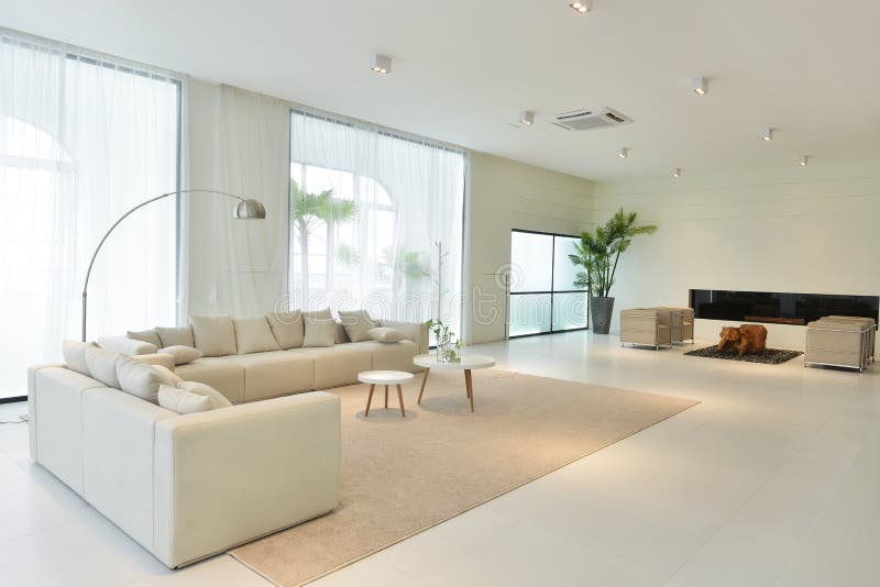 Interno del salone della casa moderna immagini stock libere da diritti