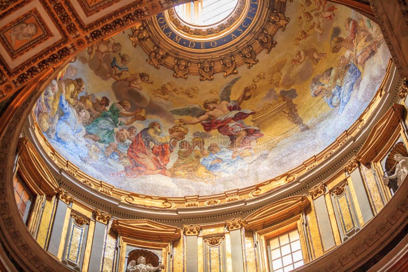 Interno della Cattedrale di San Pietro immagine stock
