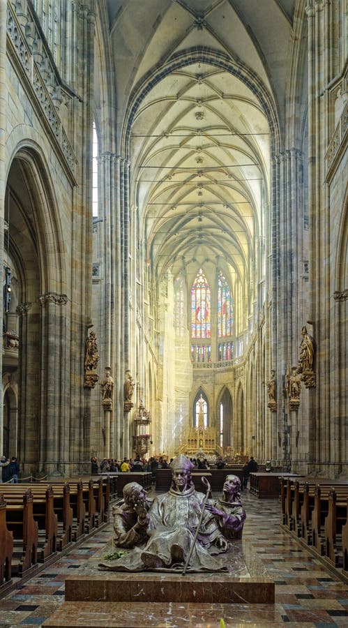 Interno della cattedrale di st vitus fotografia stock libera da diritti