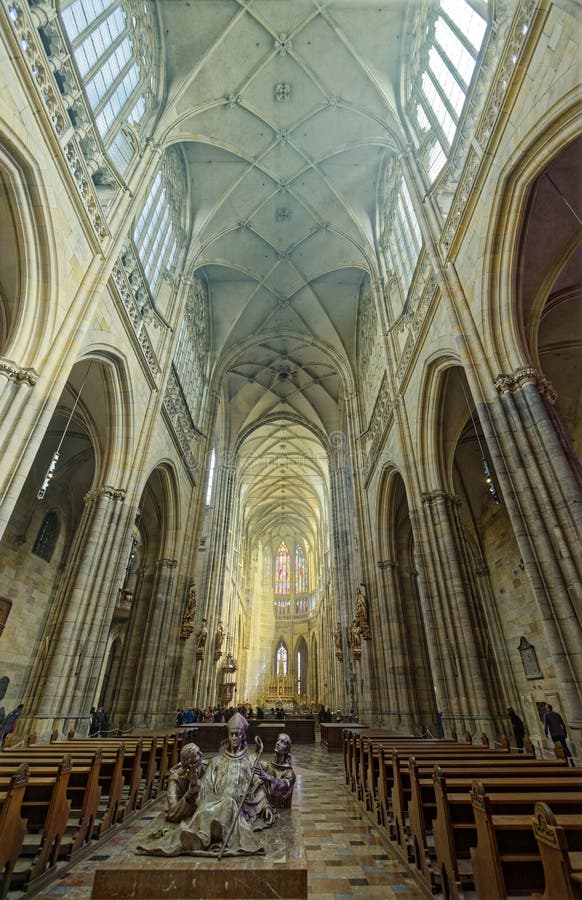 Interno della cattedrale di st vitus fotografia stock