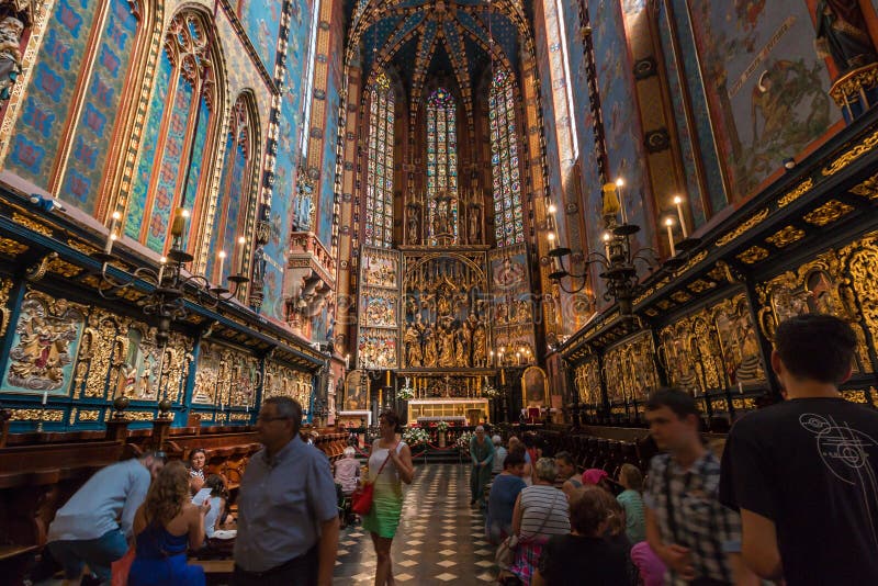 Interno della chiesa di Mary del san di Cracovia (Cracovia) - Polonia fotografia stock libera da diritti Interno della chiesa di Mary del san di Cracovia (Cracovia) - Polonia fotografia stock libera da diritti