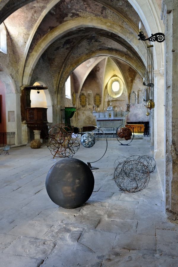 Interno della lattuga romana della La di Vaison della chiesa fotografia stock Interno della lattuga romana della La di Vaison della chiesa fotografia stock