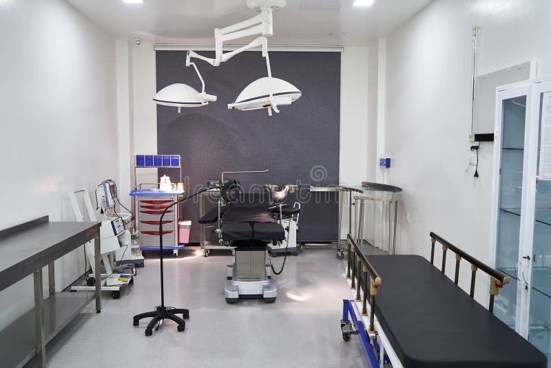 Interno della stanza di ospedale con i letti fotografie stock libere da diritti Interno della stanza di ospedale con i letti fotografie stock libere da diritti