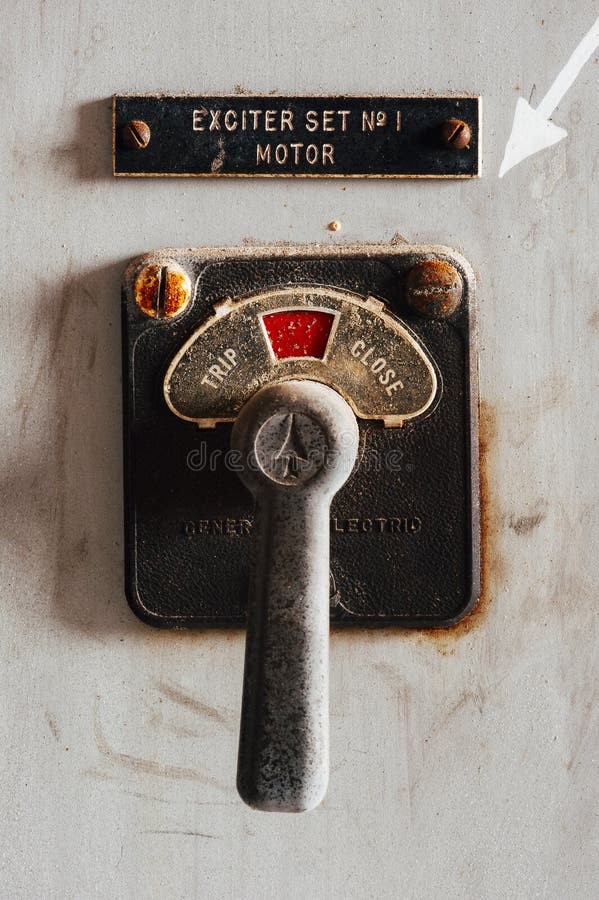 Interruptor del motor del vintage - central eléctrica abandonada - Indiana Army Ammunition Depot - Indiana abandonadas imagenes de archivo Interruptor del motor del vintage - central eléctrica abandonada - Indiana Army Ammunition Depot - Indiana abandonadas imagenes de archivo