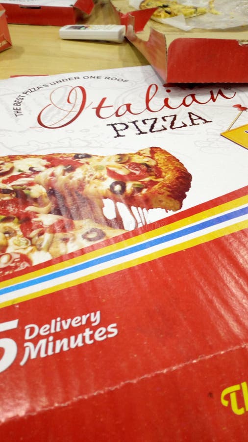 Introduceing nowa Włoska pizza fotografia stock Introduceing nowa Włoska pizza fotografia stock
