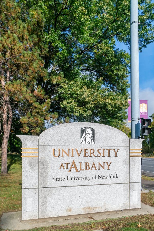 Inträdessymbol och logotyp vid University of Albany, Statliga universitetet i New York royaltyfri fotografi Inträdessymbol och logotyp vid University of Albany, Statliga universitetet i New York royaltyfri fotografi