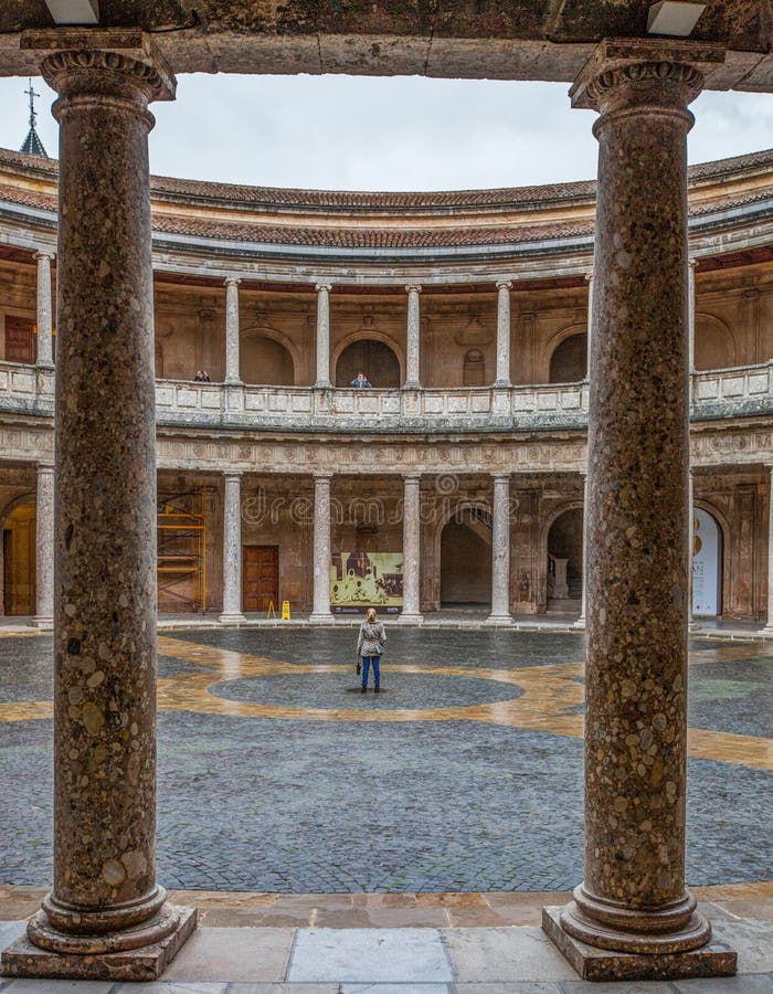 Intérieur d'Alhambra, Grenade, Espagne - de Charles V de palais