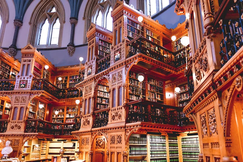Intérieur de la bibliothèque du parlement à Ottawa. Bibliotheque du parlement