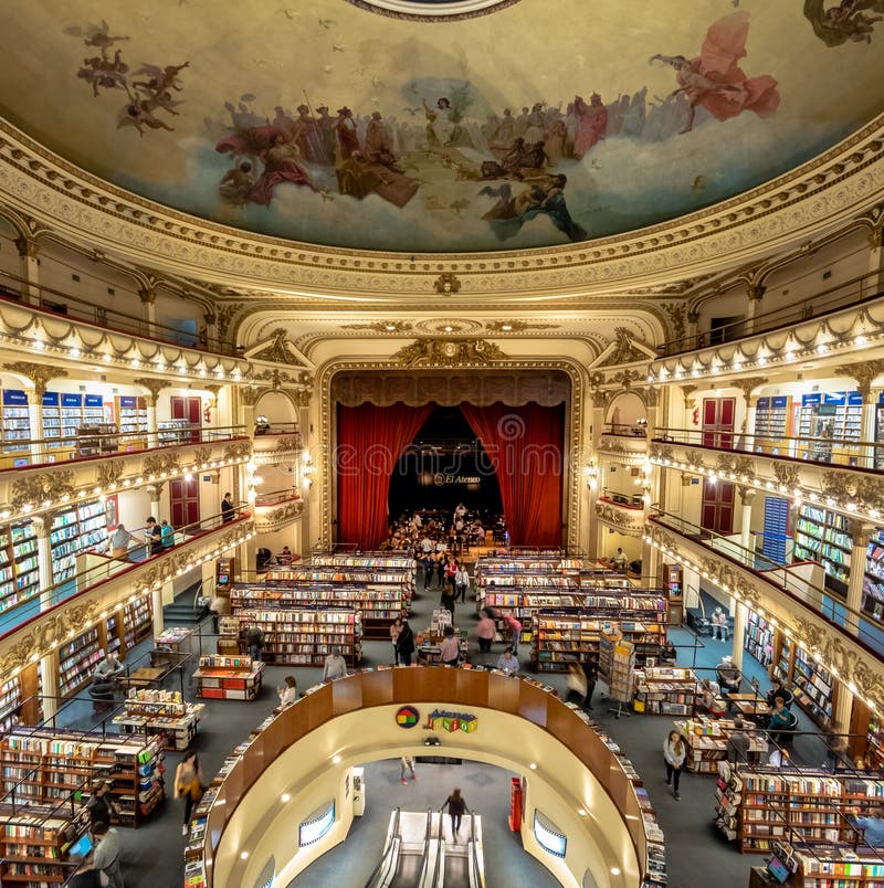 Intérieur de librairie splendide grande d'EL Ateneo - Buenos Aires, Argentine image libre de droits Intérieur de librairie splendide grande d'EL Ateneo - Buenos Aires, Argentine image libre de droits