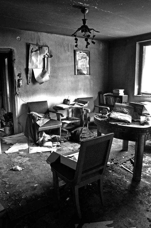 Intérieur de pièce après le feu de maison photos libres de droits Intérieur de pièce après le feu de maison photos libres de droits