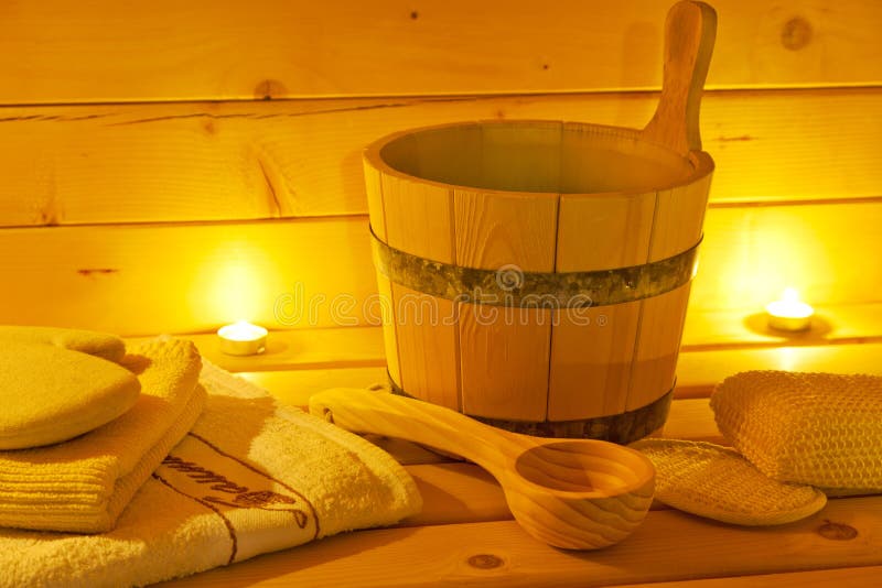 Intérieur de sauna et d'accessoires finlandais de sauna image libre de droits Intérieur de sauna et d'accessoires finlandais de sauna image libre de droits