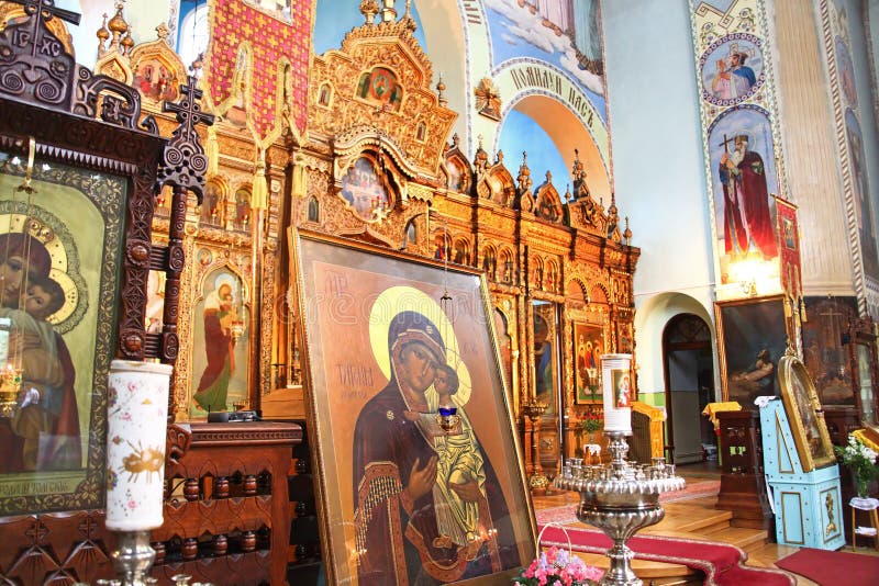 Intérieur orthodoxe de couvent de trinité de saint