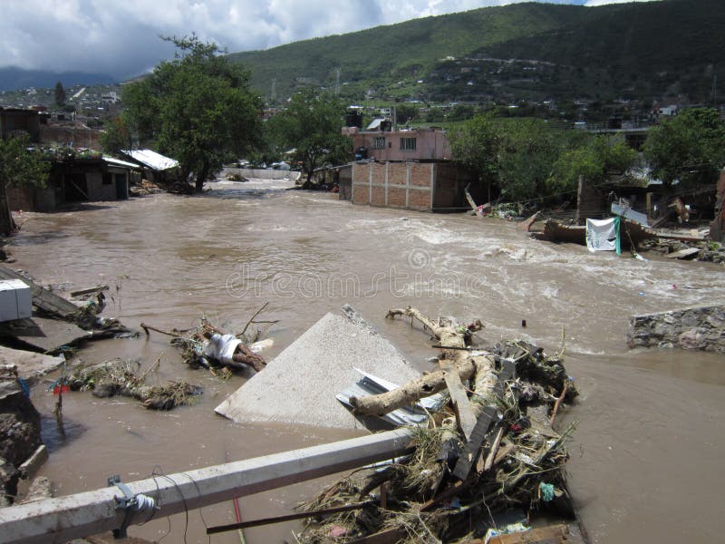 Inundação do rio em Chilpancingo imagem de stock Inundação do rio em Chilpancingo imagem de stock